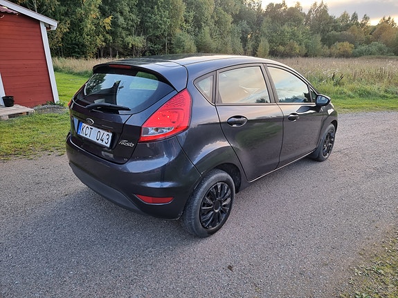 Ford Fiesta 4 of 9