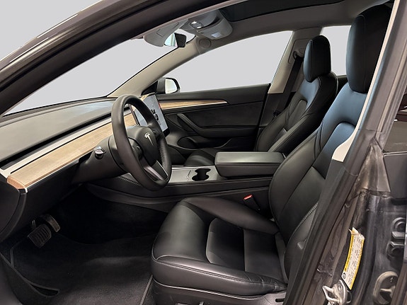 Tesla Model 3 8 of 17