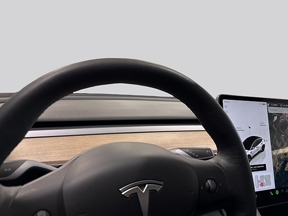 Tesla Model 3 10 of 17