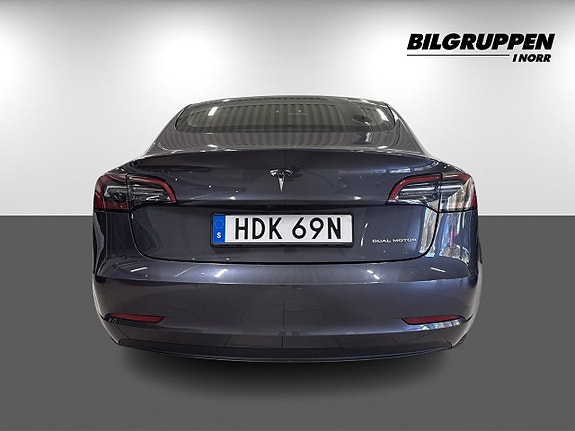 Tesla Model 3 5 of 17