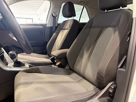 Volkswagen T-Roc 10 of 19