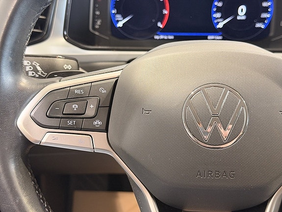 Volkswagen T-Roc 13 of 19