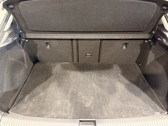 Volkswagen T-Roc 6 of 19