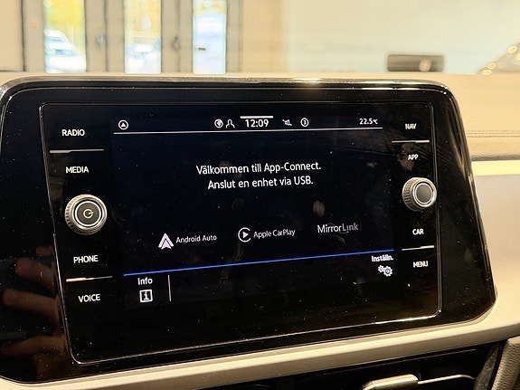 Volkswagen T-Roc 16 of 19