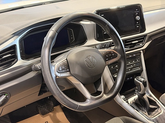 Volkswagen T-Roc 11 of 19