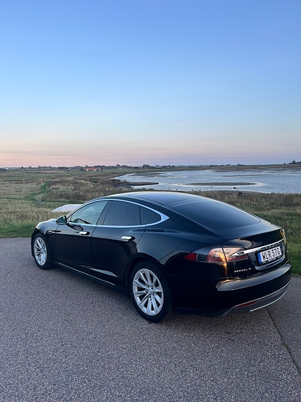 Tesla Model S 6 of 7