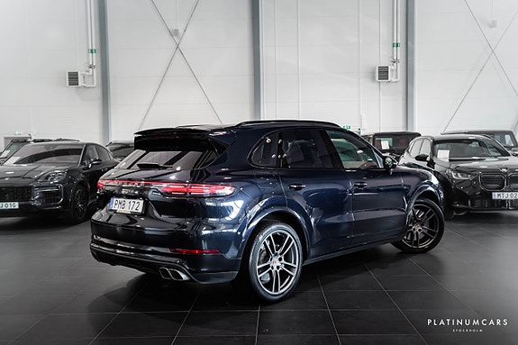 Porsche Cayenne Turbo 2 of 20