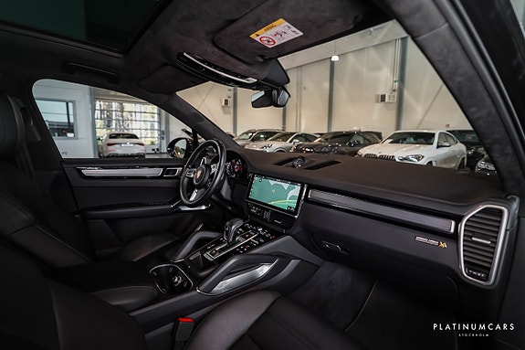 Porsche Cayenne Turbo 5 of 20