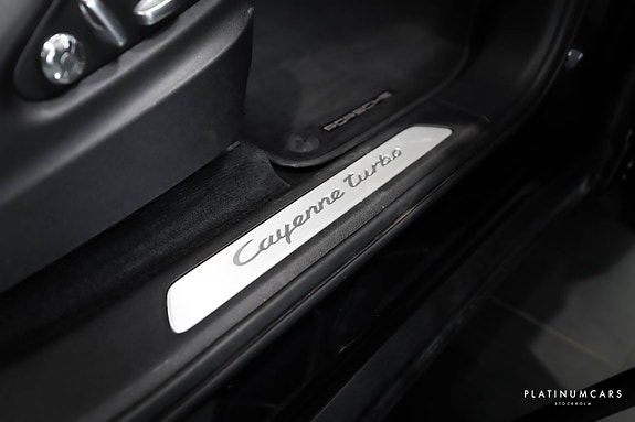 Porsche Cayenne Turbo 18 of 20