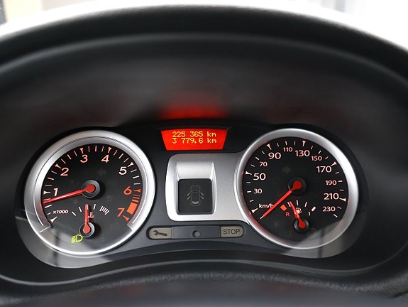 Renault Clio 11 of 14