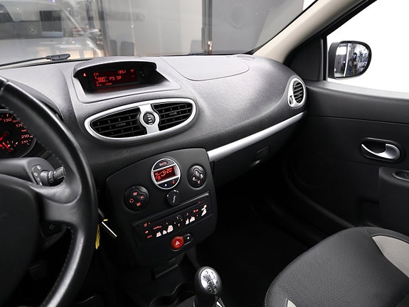 Renault Clio 10 of 14