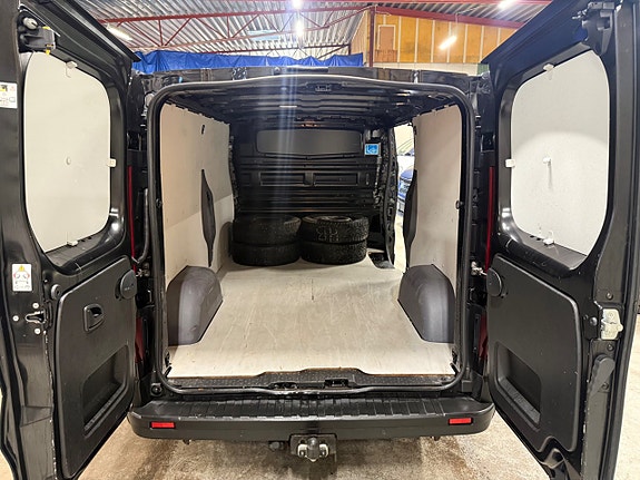 Renault Trafic 13 of 16