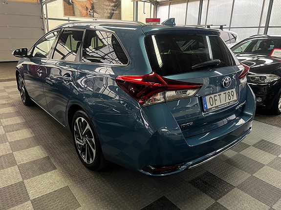 Toyota Auris 3 of 17