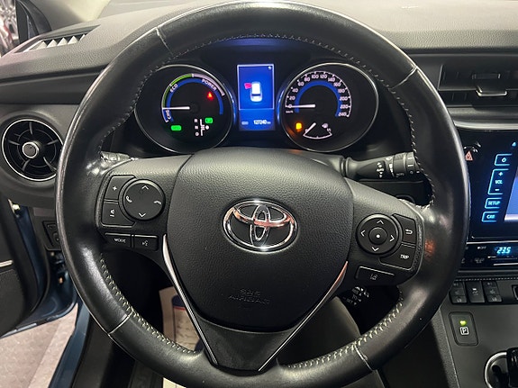 Toyota Auris 14 of 17