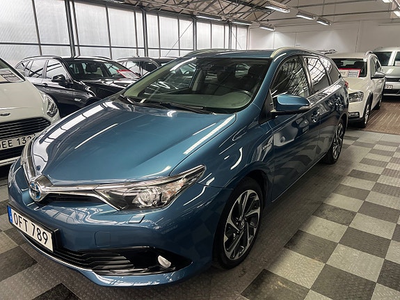 Toyota Auris 2 of 17