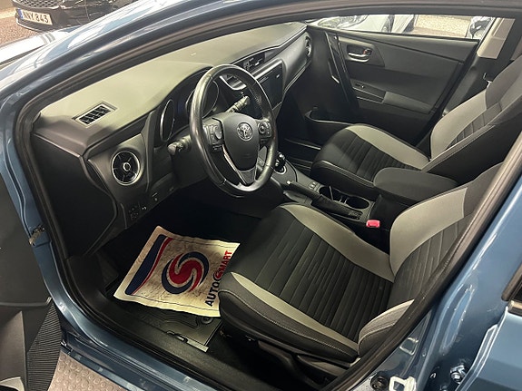 Toyota Auris 9 of 17