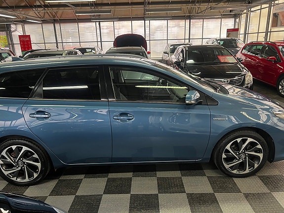 Toyota Auris 8 of 17