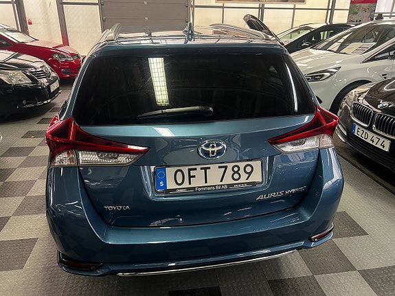 Toyota Auris 7 of 17