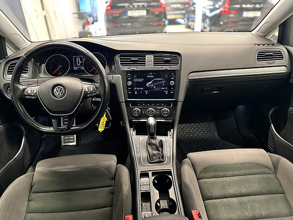 Volkswagen Golf Alltrack 16 of 21