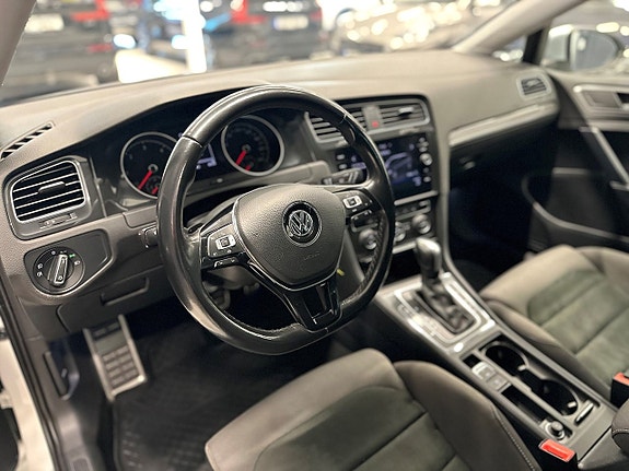 Volkswagen Golf Alltrack 17 of 21