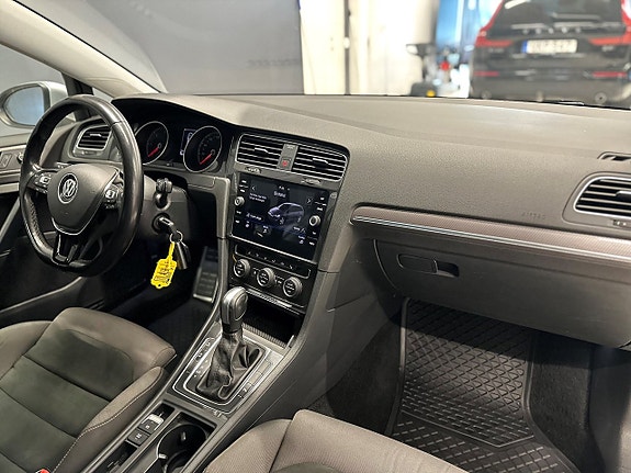 Volkswagen Golf Alltrack 13 of 21