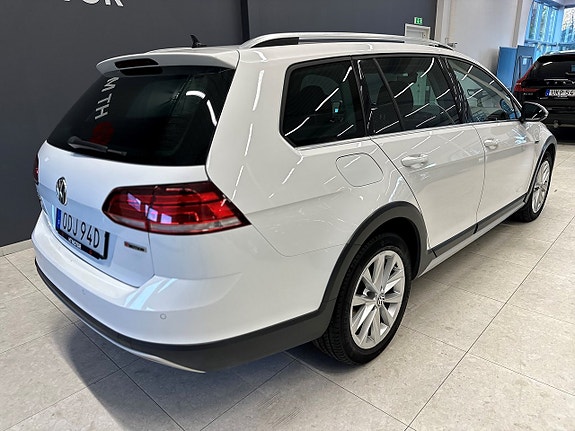 Volkswagen Golf Alltrack 9 of 21