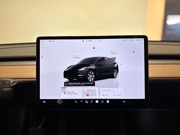 Tesla Model Y 9 of 19