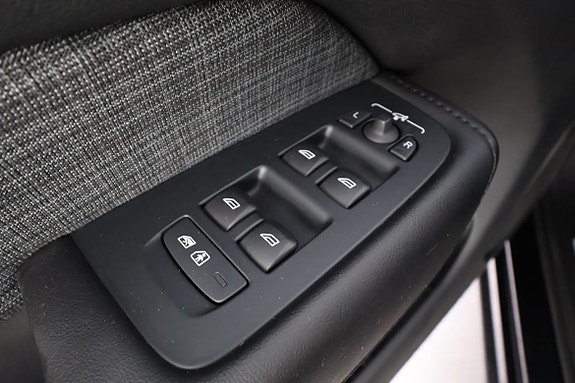 Volvo XC60 16 of 27