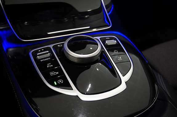 Mercedes-Benz E220 9 of 16