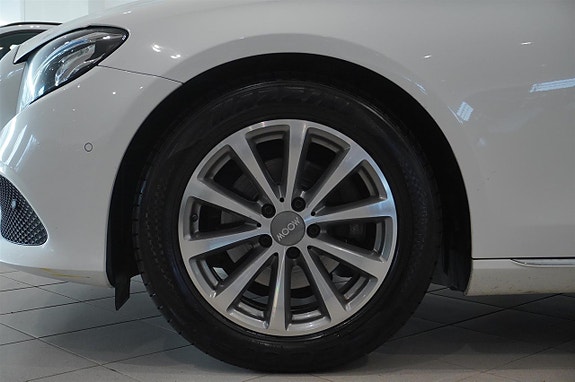 Mercedes-Benz E220 16 of 16