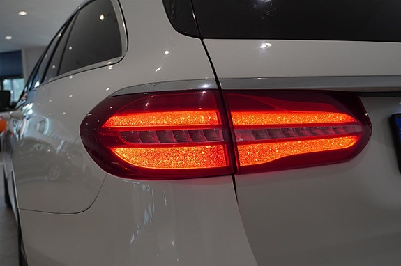 Mercedes-Benz E220 15 of 16