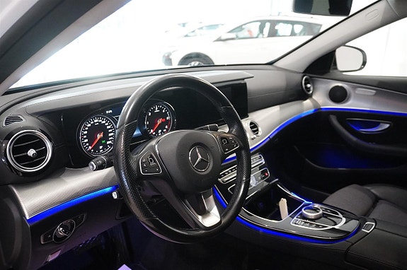 Mercedes-Benz E220 2 of 16