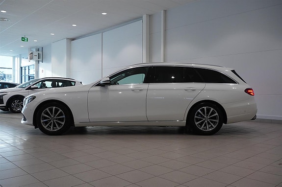 Mercedes-Benz E220 3 of 16