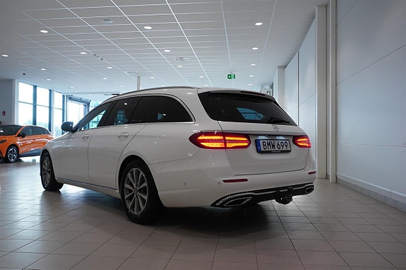 Mercedes-Benz E220 4 of 16