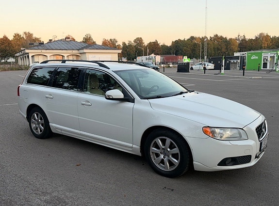 Volvo V70 3 of 6