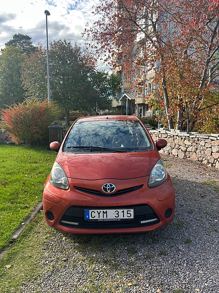 Toyota Aygo 2 of 9