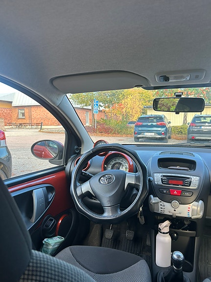 Toyota Aygo 3 of 9