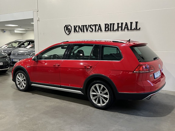 Volkswagen Golf Alltrack 2 of 26