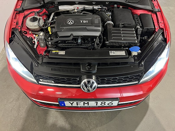 Volkswagen Golf Alltrack 11 of 26