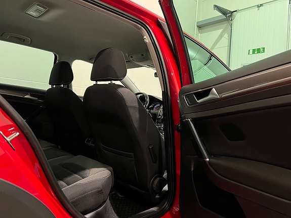 Volkswagen Golf Alltrack 9 of 26