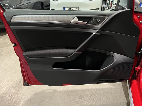 Volkswagen Golf Alltrack 8 of 26