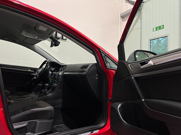 Volkswagen Golf Alltrack 22 of 26