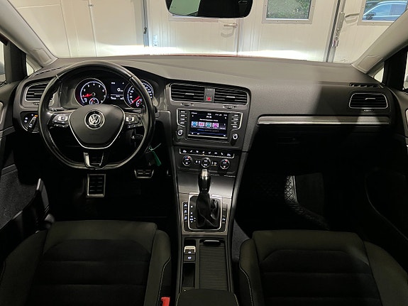 Volkswagen Golf Alltrack 14 of 26