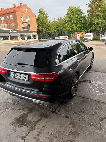 Mercedes-Benz E220 d 2 of 11