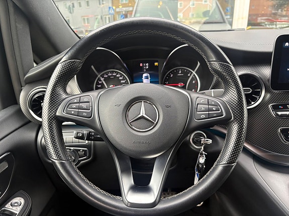 Mercedes-Benz V300 13 of 30