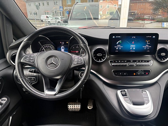 Mercedes-Benz V300 12 of 30