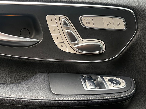 Mercedes-Benz V300 21 of 30