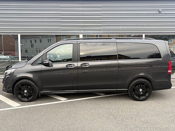 Mercedes-Benz V300 8 of 30