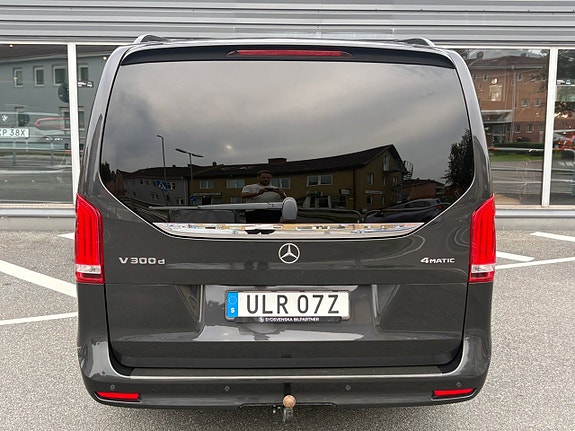Mercedes-Benz V300 6 of 30