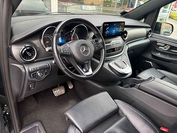 Mercedes-Benz V300 9 of 30